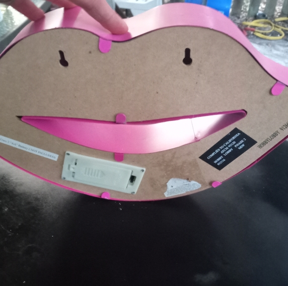 Light up Lips - Picture 3 of 6